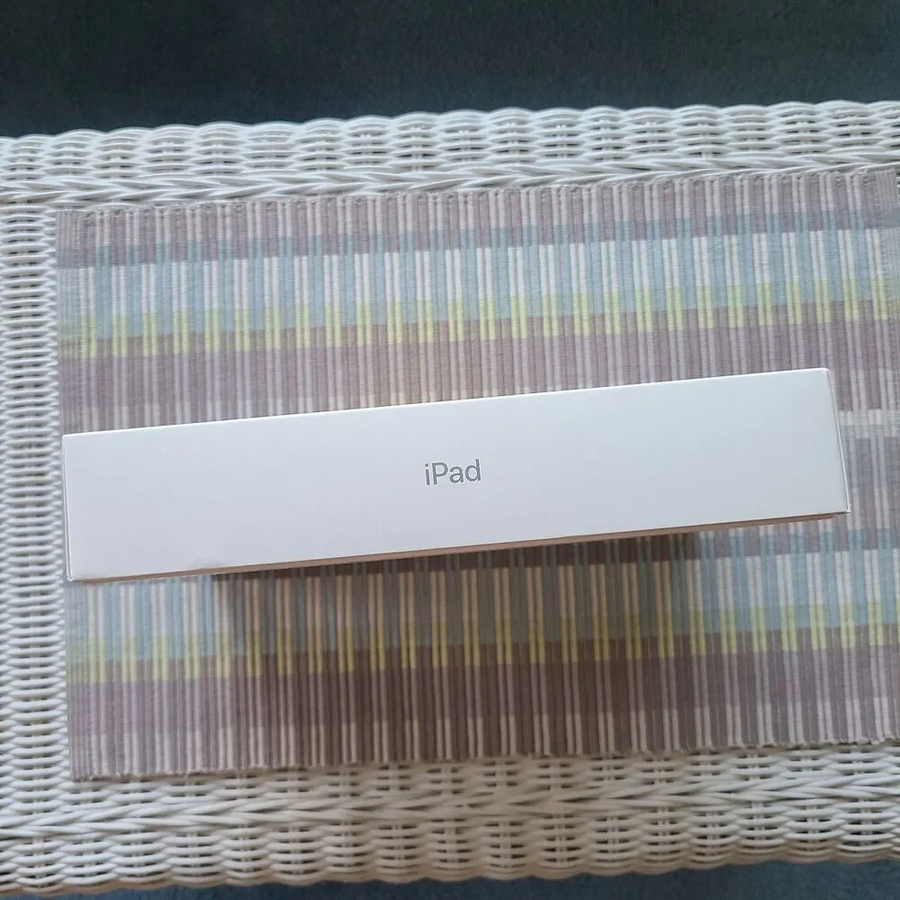 Authentic Replacement BOX ONLY Apple iPad (A16) 2025 WiFi Model A3354 - BOX ONLY